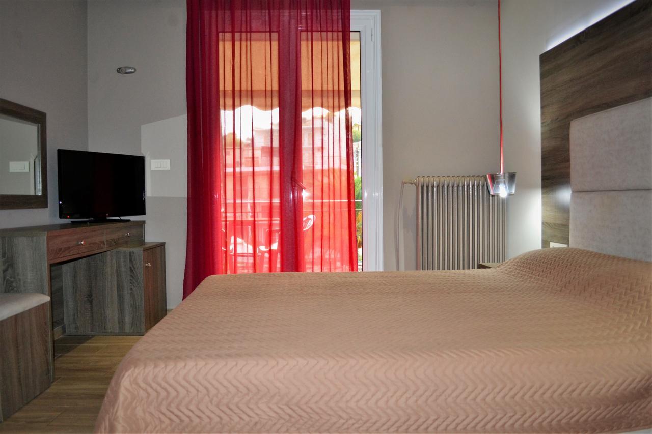 Ritsas Hotel Tolón Eksteriør billede